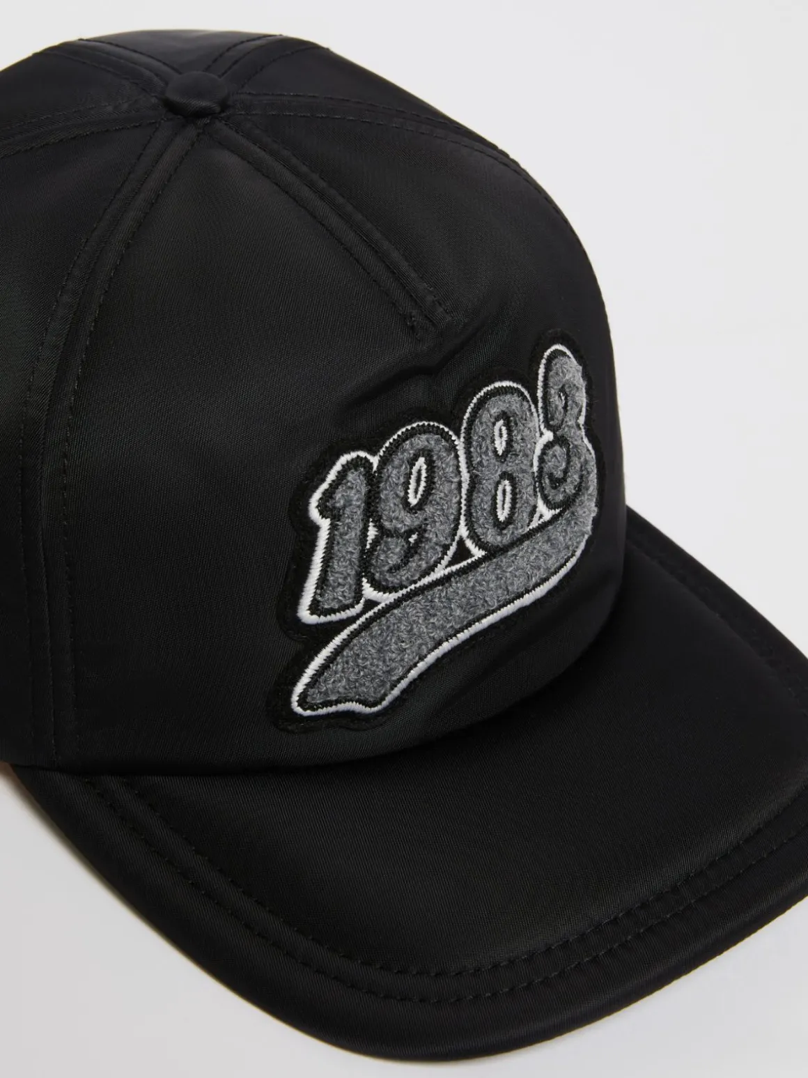Cappello in nylon imbottito